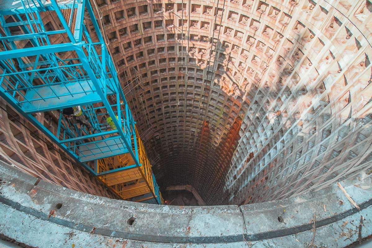 Глубина ствола 44 метра