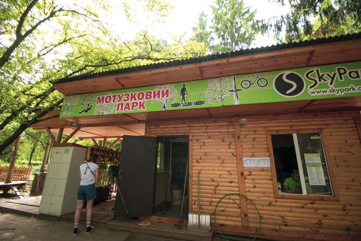 Для любителей активного отдыха отличным вариантом станет веревочный парк на ВДНГ 