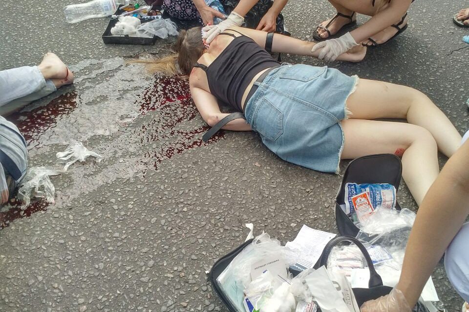 На Протасовом Яру автомобиль сбил двух девушек на пешеходном переходе