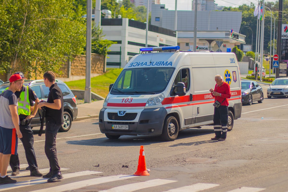 Водителю также понадобилась помощь медиков