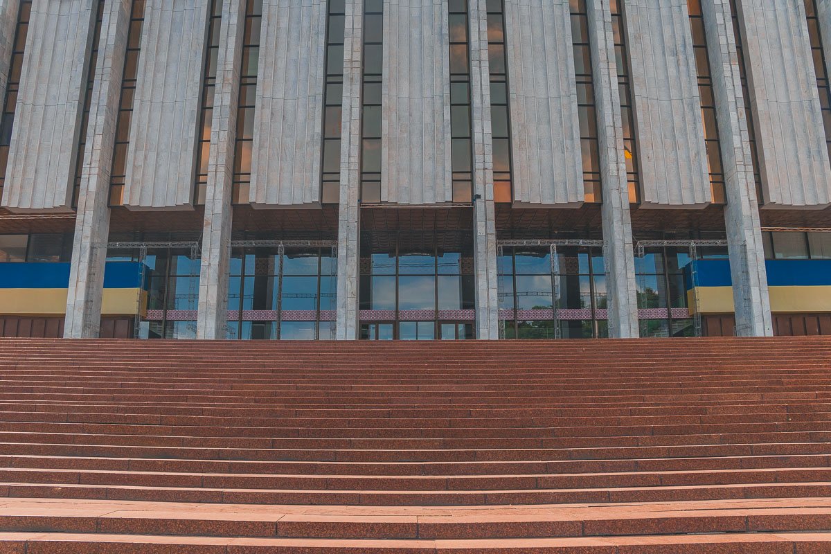 Такие нововведения связаны с приходом на пост главы государства Владимира Зеленского Такие нововведения связаны с приходом на пост главы государства Владимира Зеленского