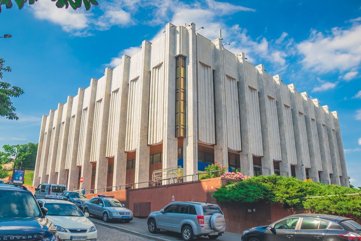 С самого начала и до 1993 году в здании располагался Киевский филиал Центрального музея Ленина С самого начала и до 1993 году в здании располагался Киевский филиал Центрального музея Ленина