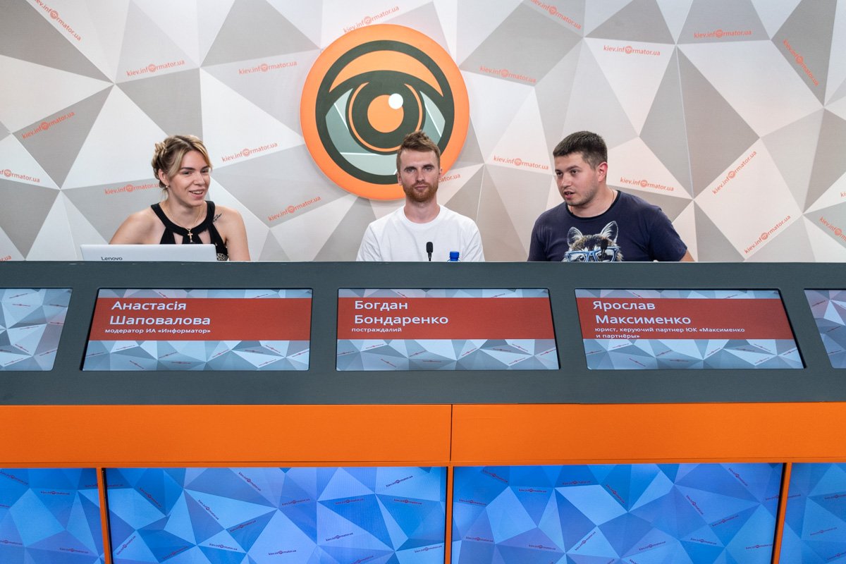 В медиа-центре "Информатор" юрист Ярослав Максименко рассказал Богдану Бондаренко и другим людям призывного возраста о правах военных во время призыва В медиа-центре "Информатор" юрист Ярослав Максименко рассказал Богдану Бондаренко и другим людям призывного возраста о правах военных во время призыва