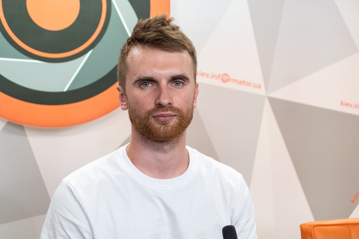 Богдана Бондаренко военные "поймали" на выходе из метро, не дав связаться с адвокатом Богдана Бондаренко военные "поймали" на выходе из метро, не дав связаться с адвокатом