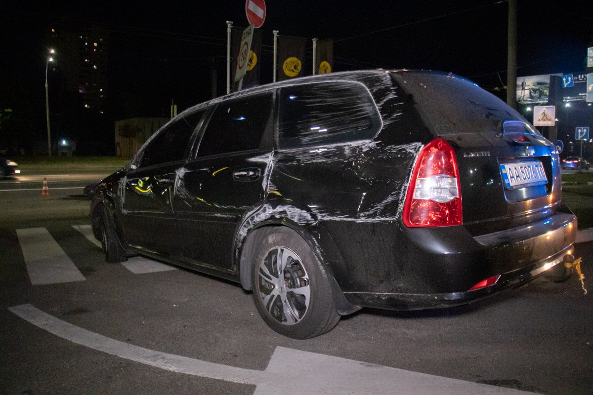 На проспекте Генерала Ватутина перевернулся Chevrolet