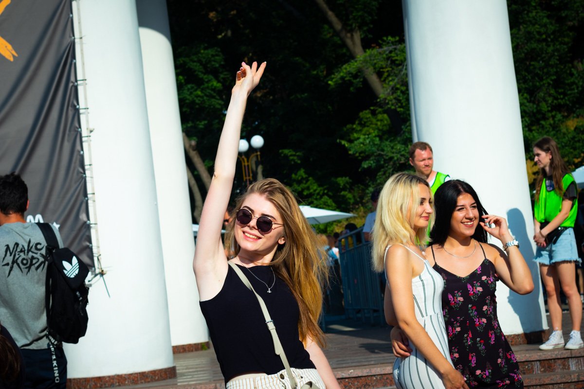 Веселье и движ начались еще до старта концерта