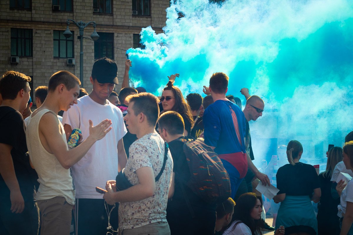 Фаер-шоу на концерте началось еще задолго до, собственно, самого концерта