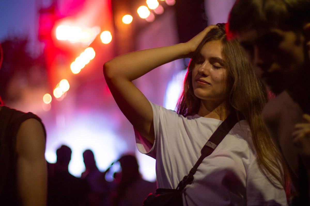 Они явно не остались разочарованными, ведь в этом концерте Макс показал себя еще и лириком