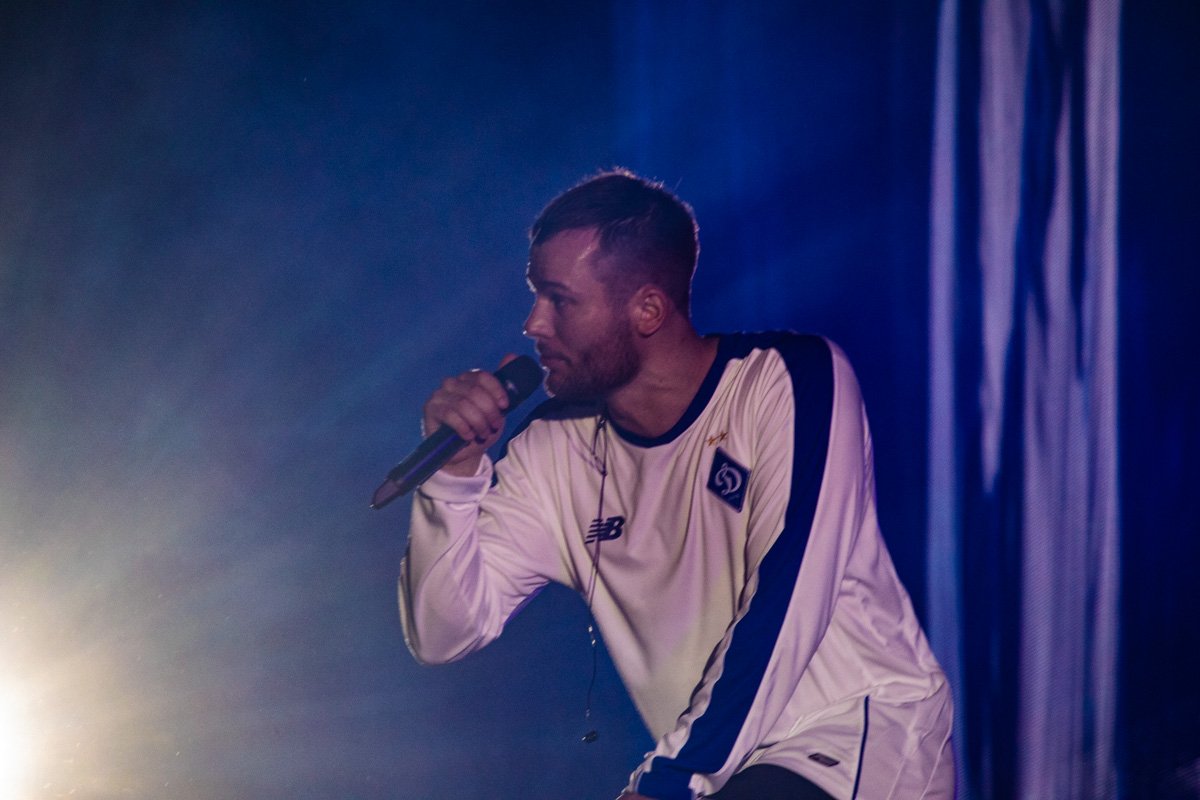 А подкрепил первое впечатление белорусский певец своей самоотдачей и душевным исполнением песен