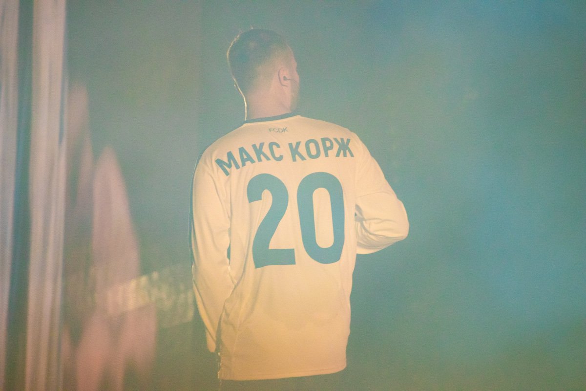 Полуторалетний перерыв между концертами для виновника праздника явно не прошел в безделье - этот концерт был явно лучше, круче, громче предыдущего