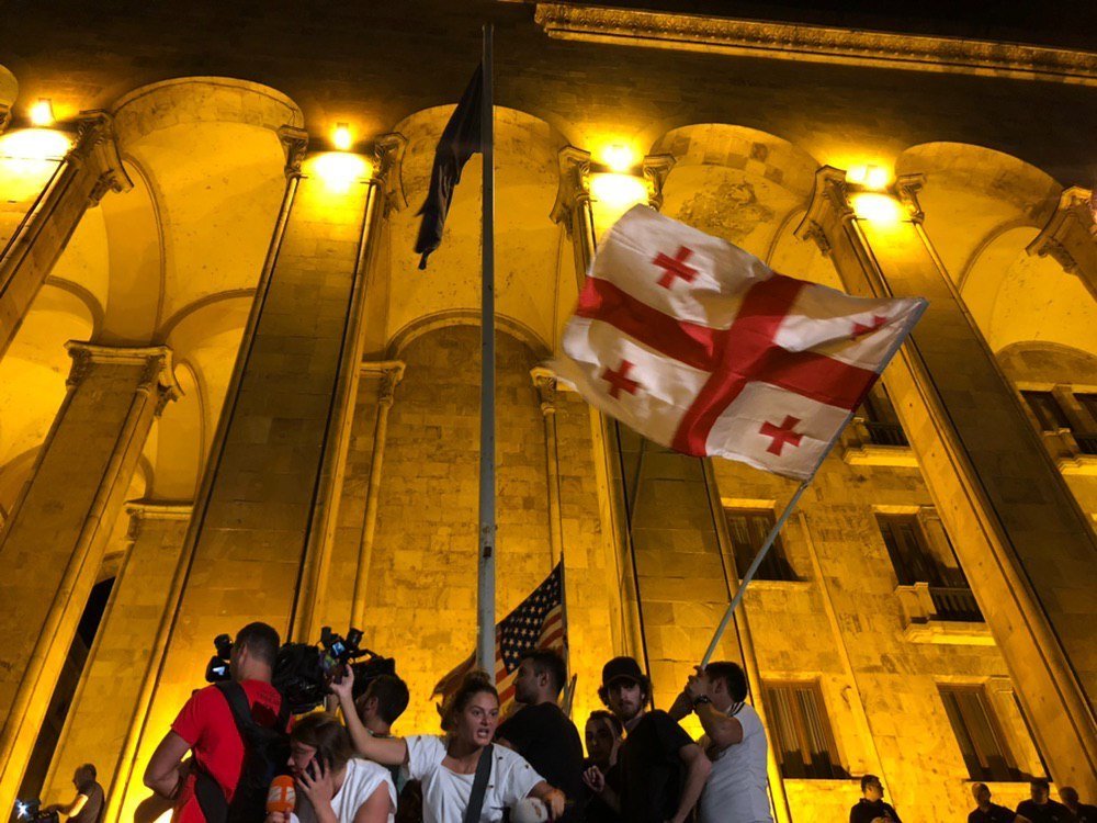 Катализатором протестов стало выступление Сергея Гаврилова в парламенте Грузии Катализатором протестов стало выступление Сергея Гаврилова в парламенте Грузии