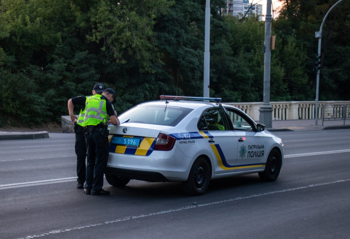 На месте работал экипаж патрульной полиции На месте работал экипаж патрульной полиции