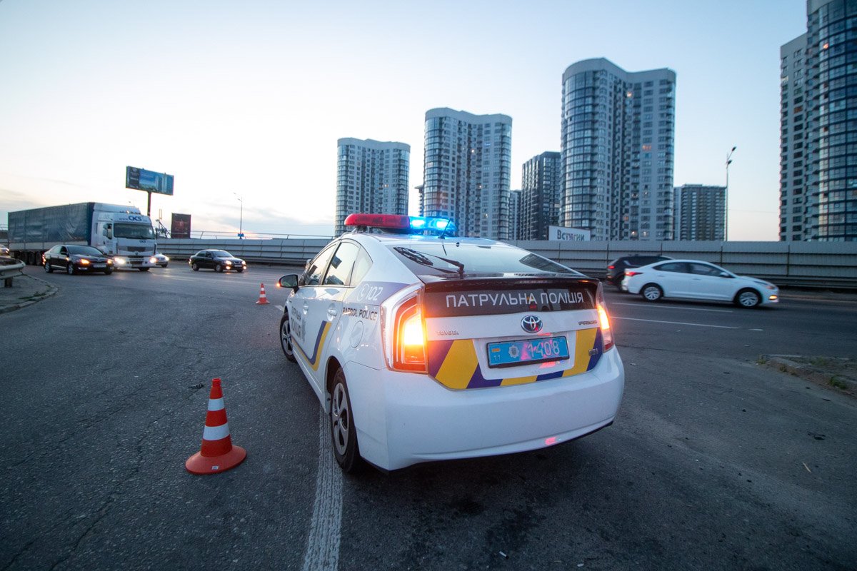 На месте происшествия работали полицейские и медики