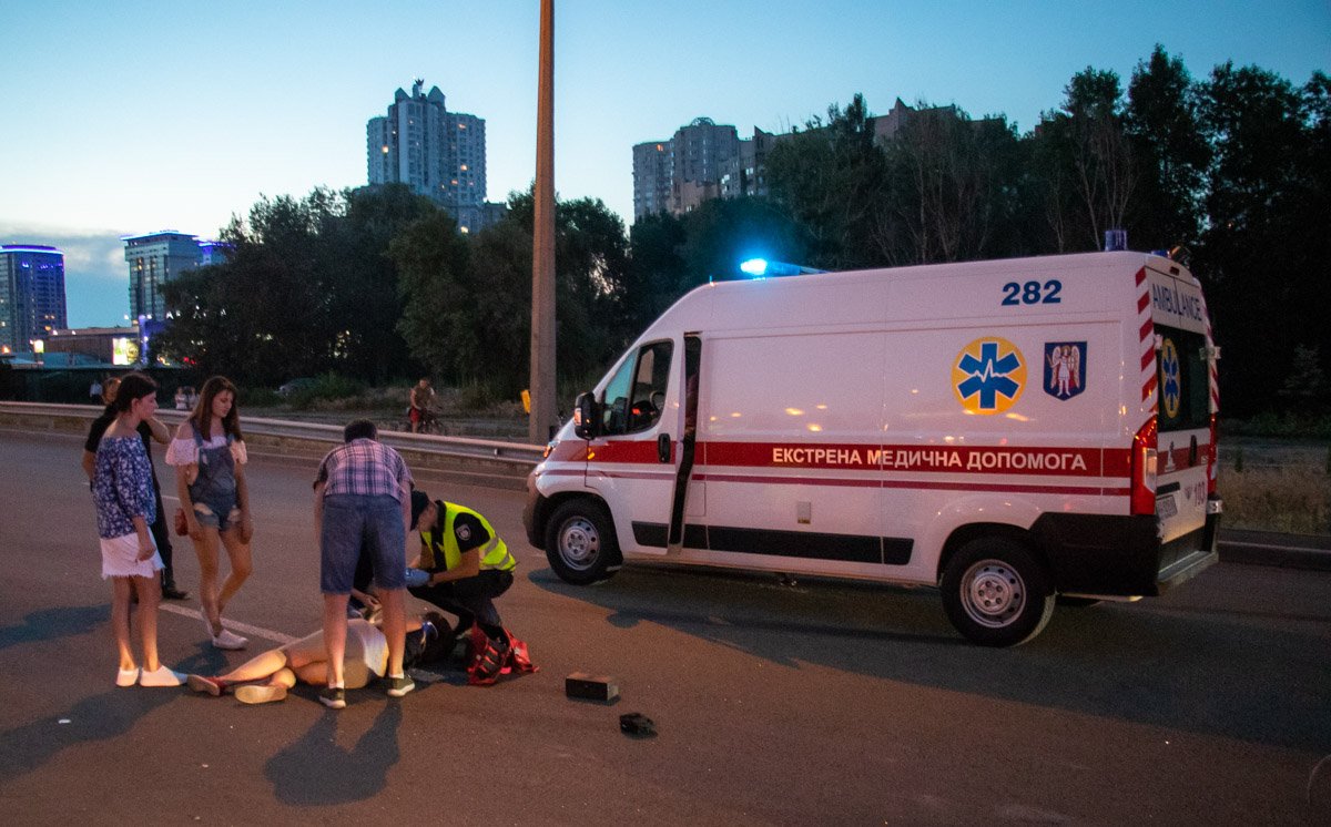 По предварительной информации, женщина ехала на велосипеде по пешеходному переходу