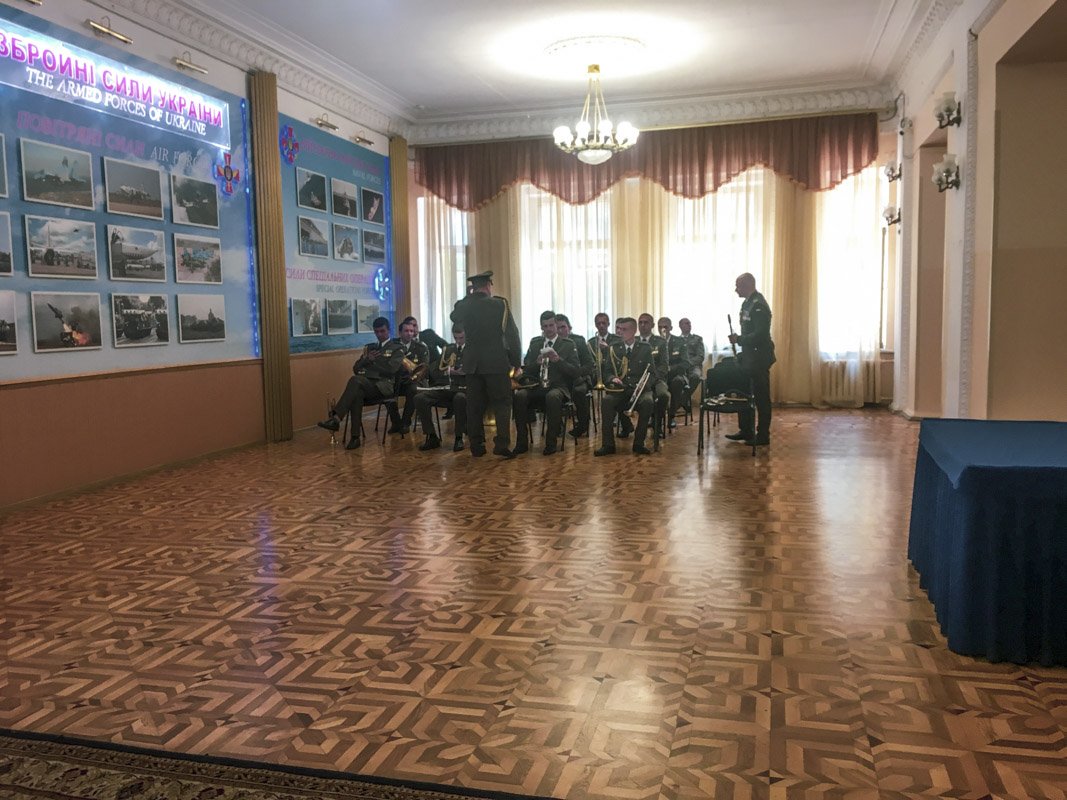 Сопровождать траурную церемонию будет военный оркестр