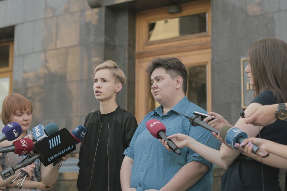 Руководители общественной организации рассказали о массовых избиениях участников воскресного парада Руководители общественной организации рассказали о массовых избиениях участников воскресного парада