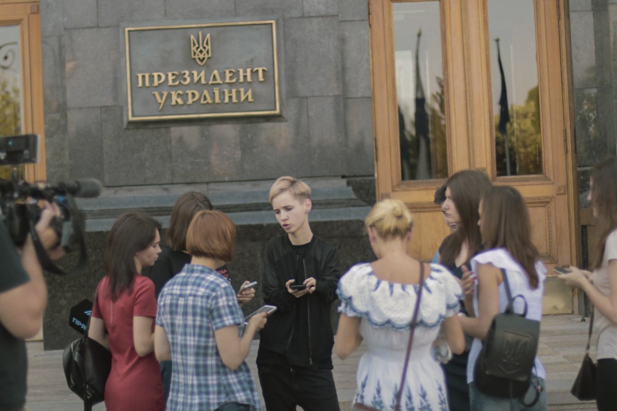 Президента Украины официально пригласили принять участие в марше равенства и даже записали к нему видеообращение Президента Украины официально пригласили принять участие в марше равенства и даже записали к нему видеообращение