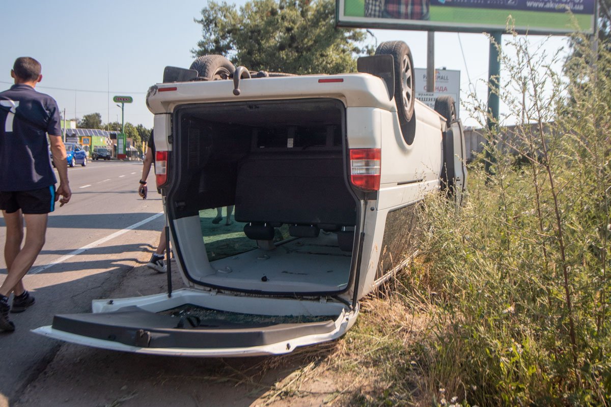 На крыше оказался Volkswagen Transporter