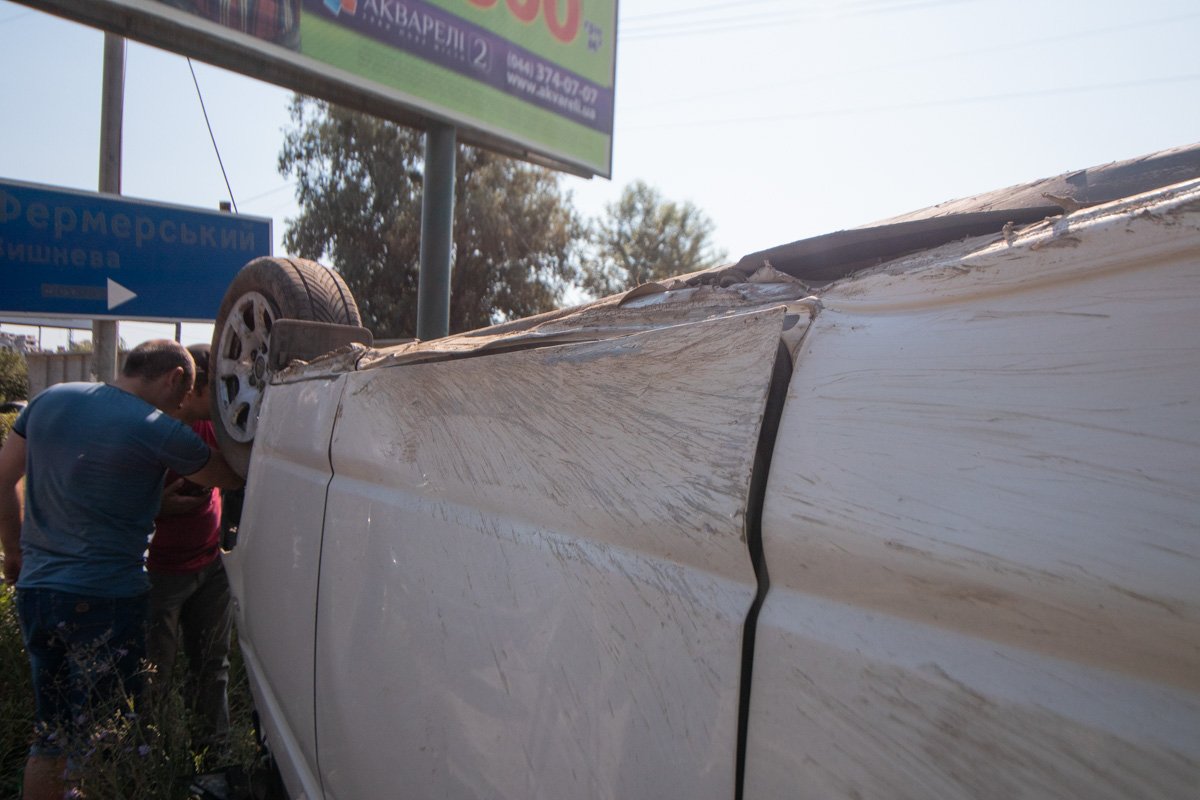 По словам водителя, причиной ДТП стала лопнувшая рулевая рейка 