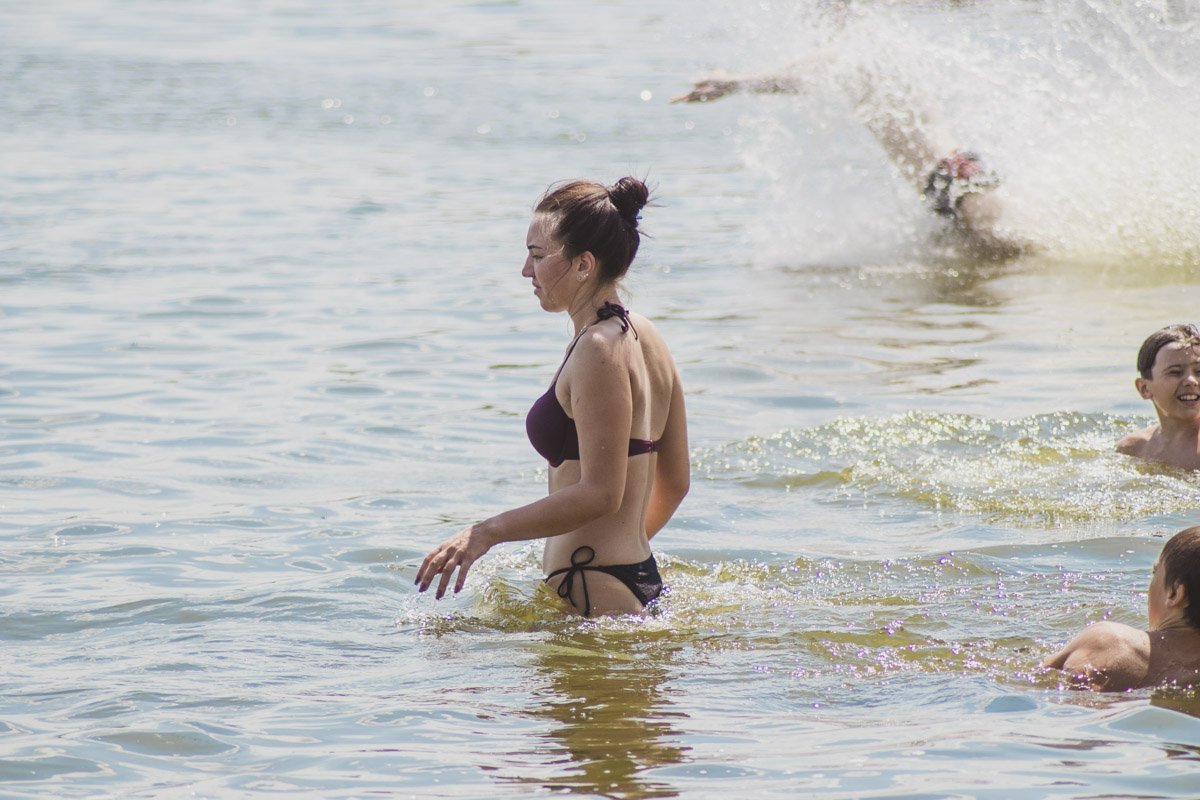 Ну да, вода не очень чистая. Зато освежает