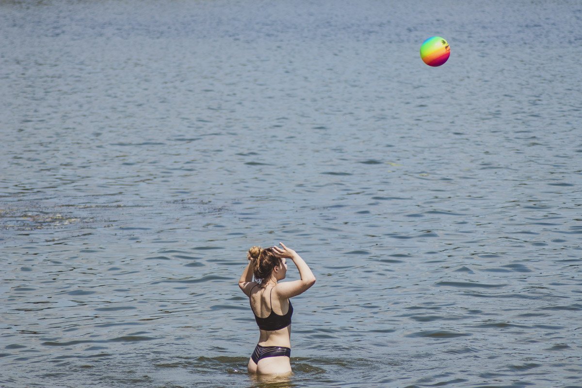 Водные игры с мячиками