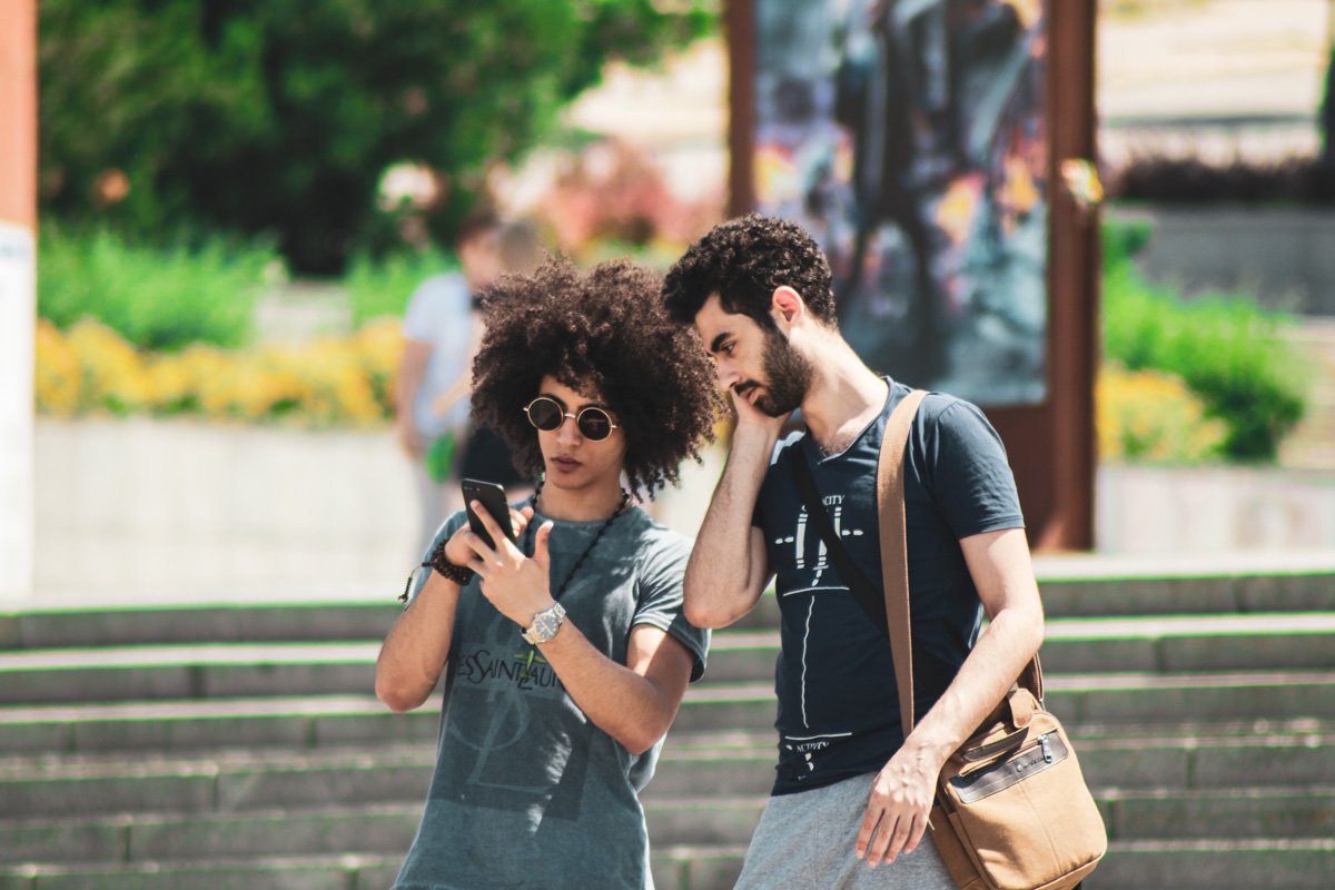 Смотри, на этом фото у меня волосы торчат, давай еще раз Смотри, на этом фото у меня волосы торчат, давай еще раз