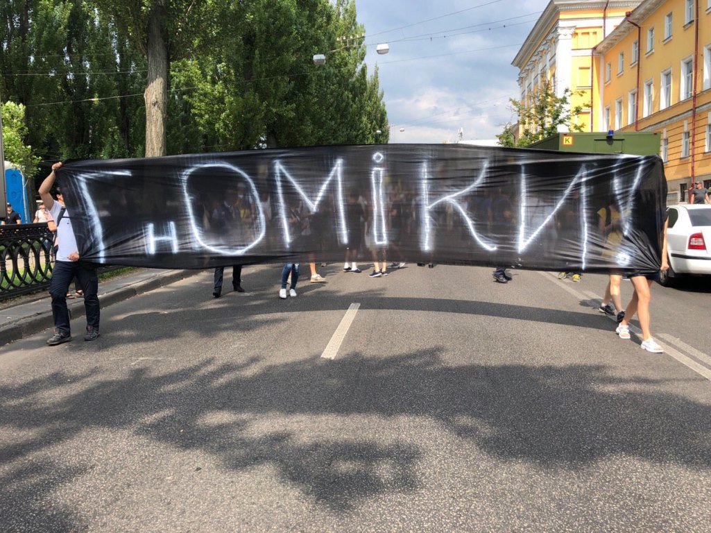 Каждый выражает свои мысли по поводу Марша как может