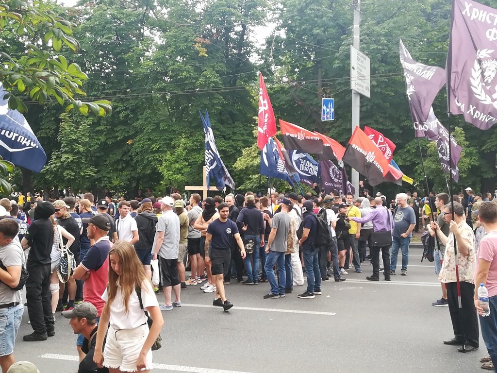 Националисты вышли на Марш, но не за ЛГБТ, а против