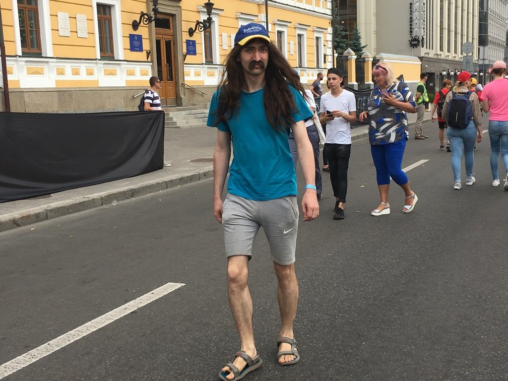 Свобода во всем, и даже в самовыражении. К слову, этот мужчина был на параде и в прошлом году Свобода во всем, и даже в самовыражении. К слову, этот мужчина был на параде и в прошлом году