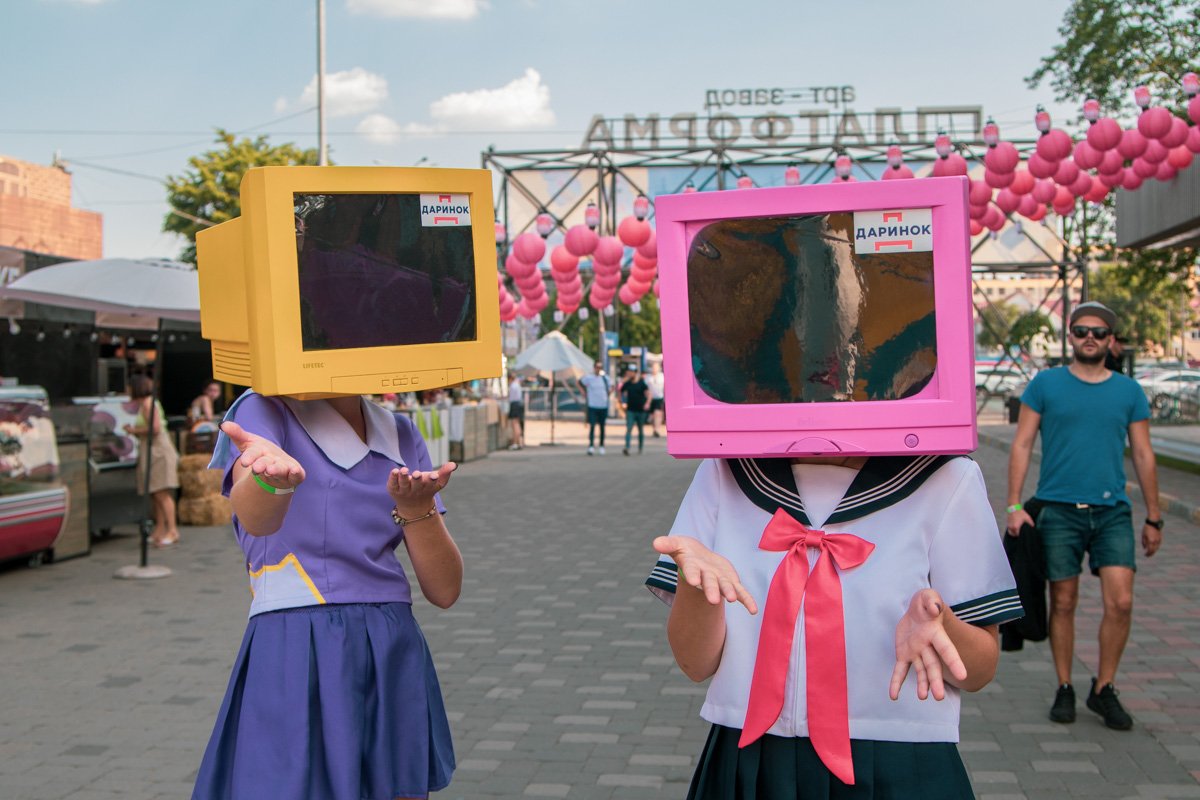 На фестивале работают более, чем необычные аниматоры, с которыми точно нужно сделать фото 