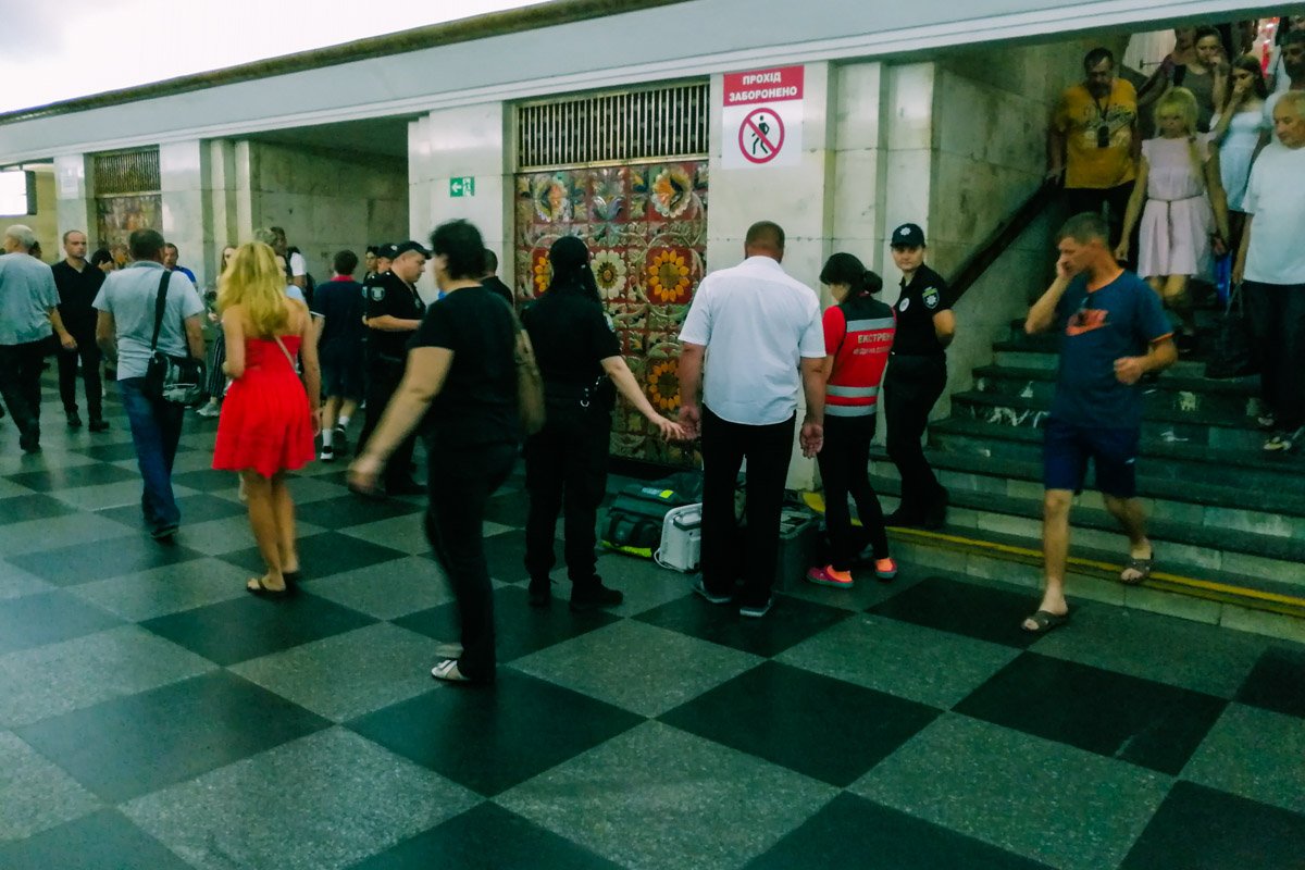 Ей стало плохо в подземке 