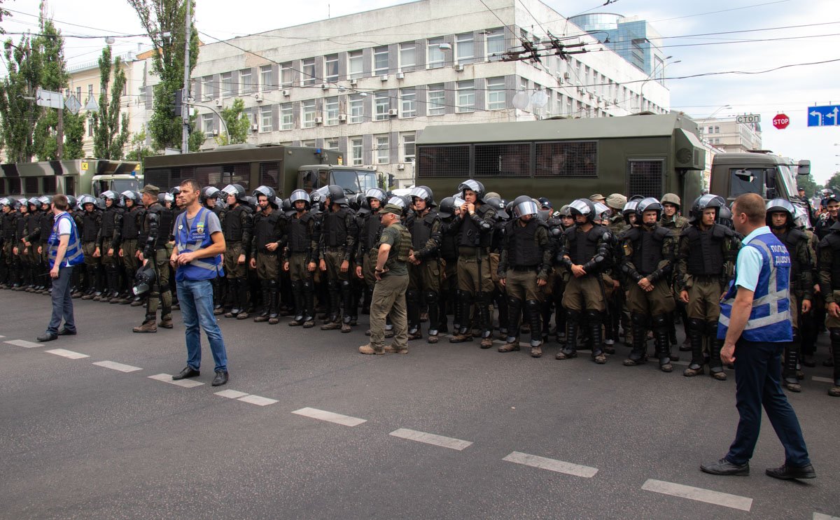 Обе стороны разделяло внушительное количество силовиков