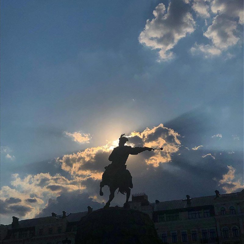 К солнцу - вон туда! Фото: @perchikflyinthesky К солнцу - вон туда! Фото: @perchikflyinthesky