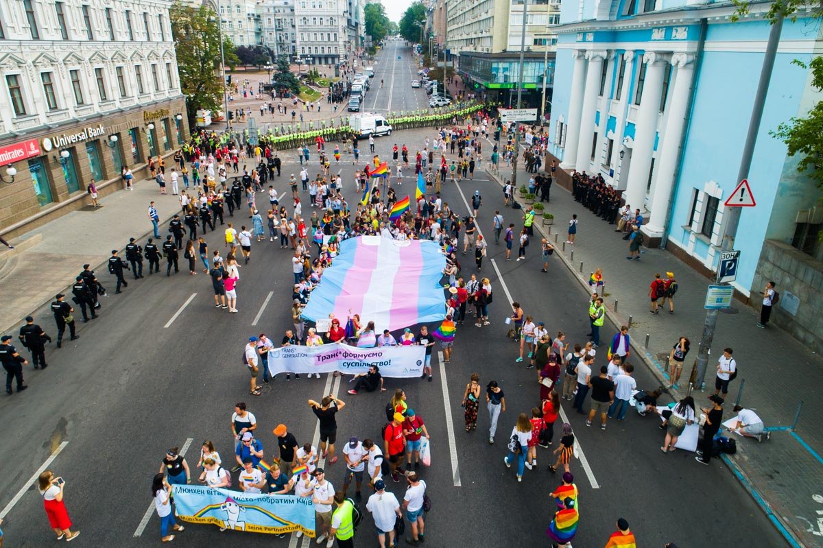 Для прохода людей перекрыли улицы