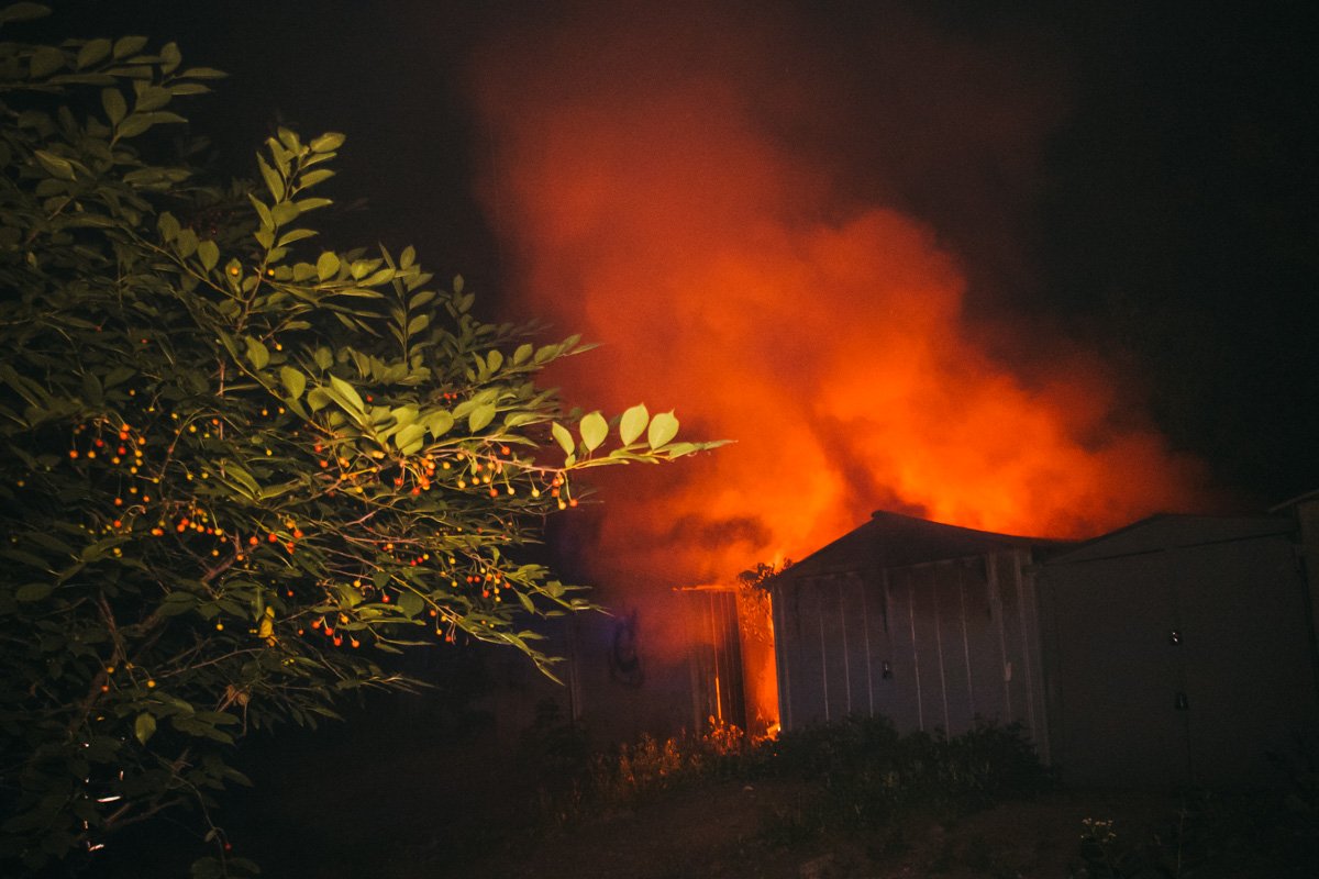В ночь на 24 июня в Киеве по адресу улица Виктора Ярмолы, 32-38 произошел пожар