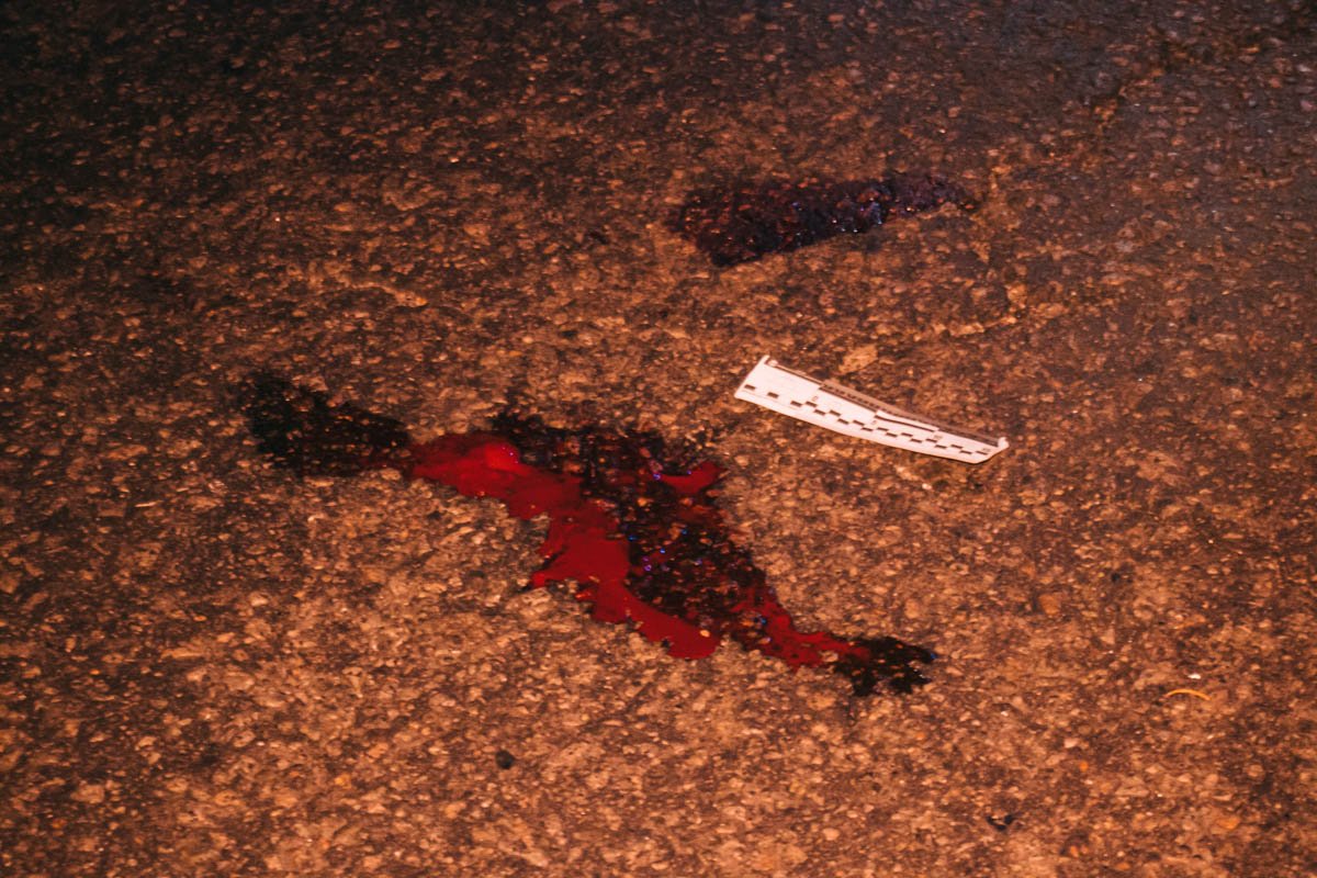 В Киеве мужчина спрыгнул с моста на оживленный проспект и умер в "скорой" 2