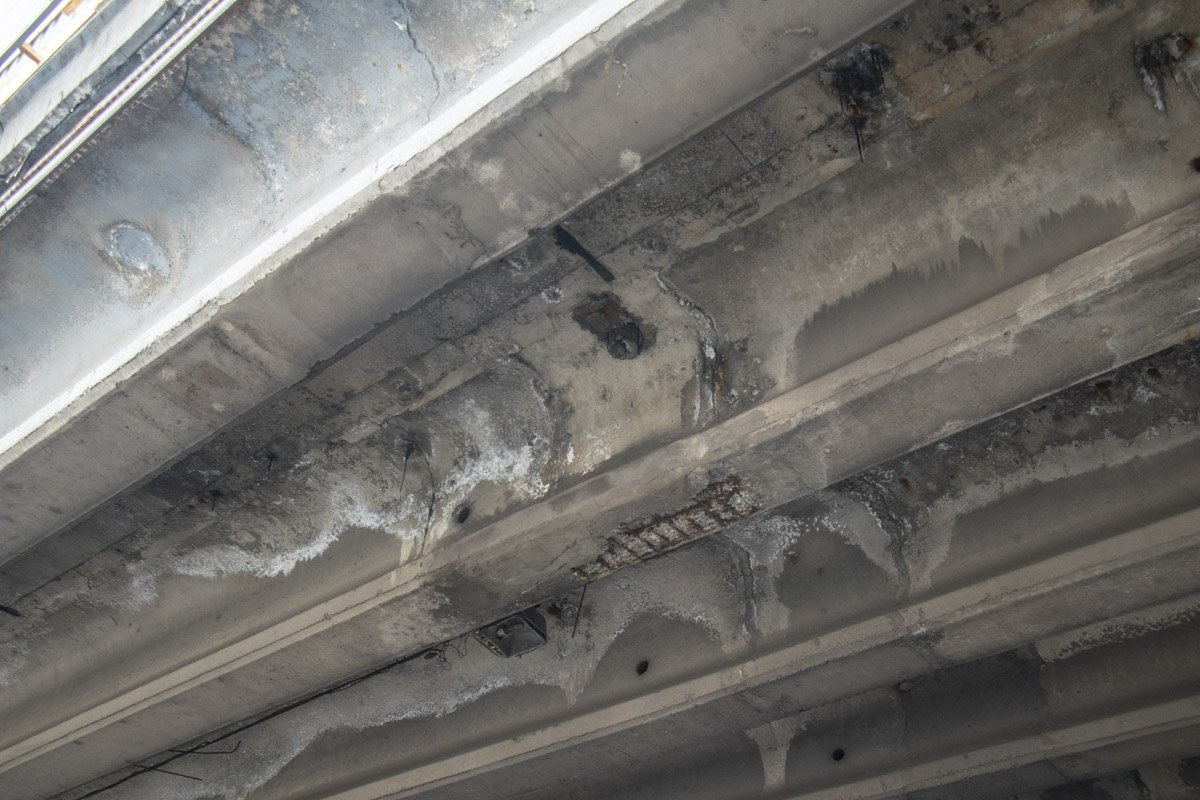 В данный момент сохраняется риск осыпания моста