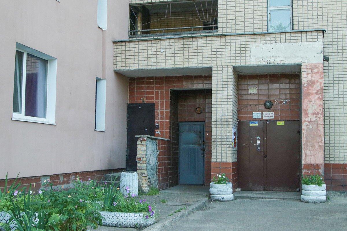 24 июня малолетний ребенок выпал из окна 10-этажного дома по адресу улица Симиренко, 2/19