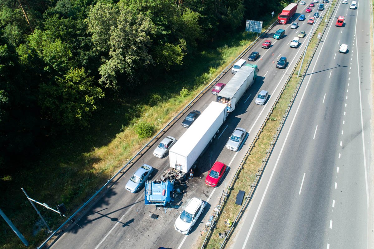 В результате водитель грузовика DAF погиб на месте В результате водитель грузовика DAF погиб на месте