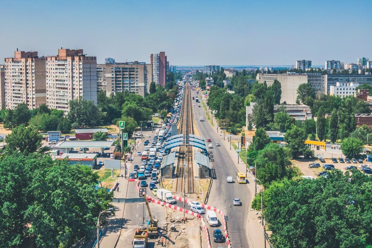 На данный момент на путепроводе полностью демонтировали трамвайные рельсы