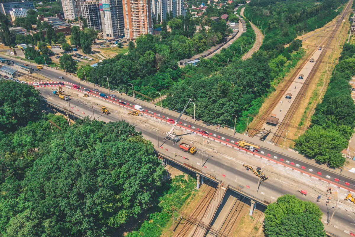 Ты выглядит ремонт путепровода с высоты