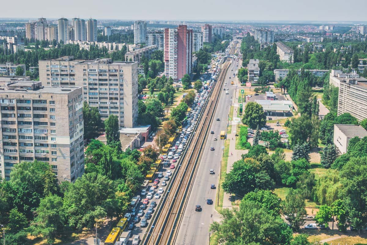 Пробка тянется через всю Борщаговку