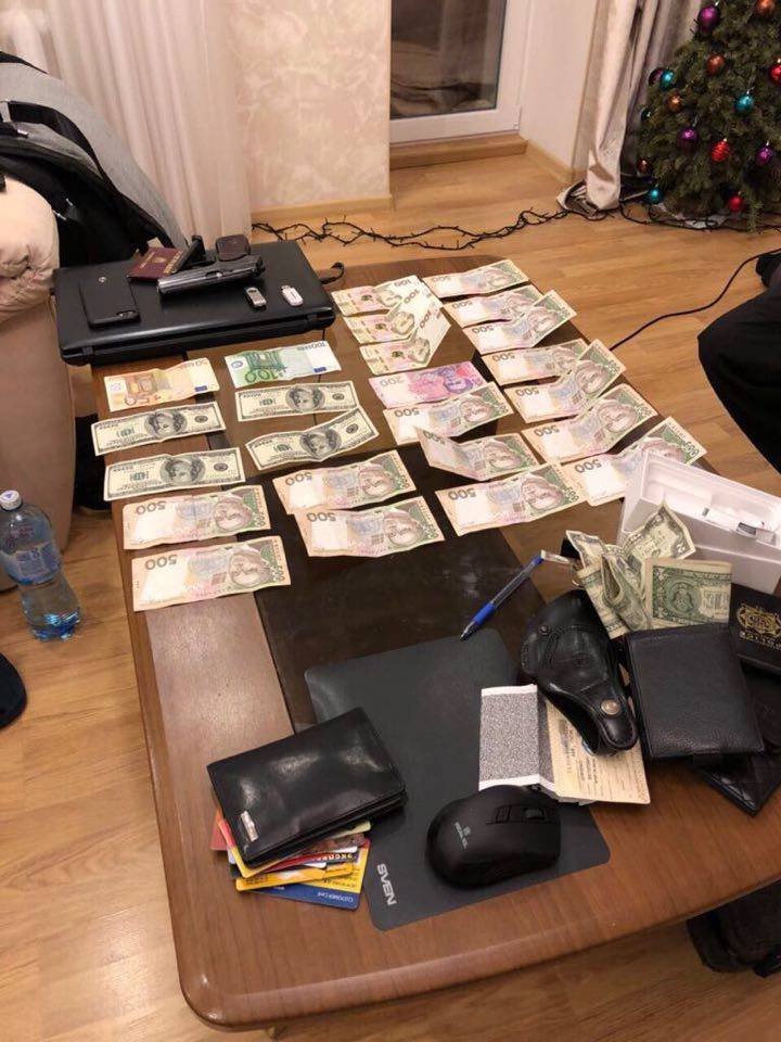 За четыре месяца эта преступная группа завладела имуществом и деньгами на общую сумму в 380 тысяч гривен За четыре месяца эта преступная группа завладела имуществом и деньгами на общую сумму в 380 тысяч гривен