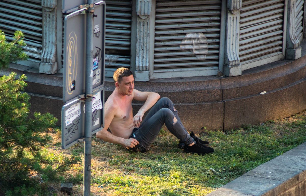 Опешивший любитель справить нужду в общественных местах