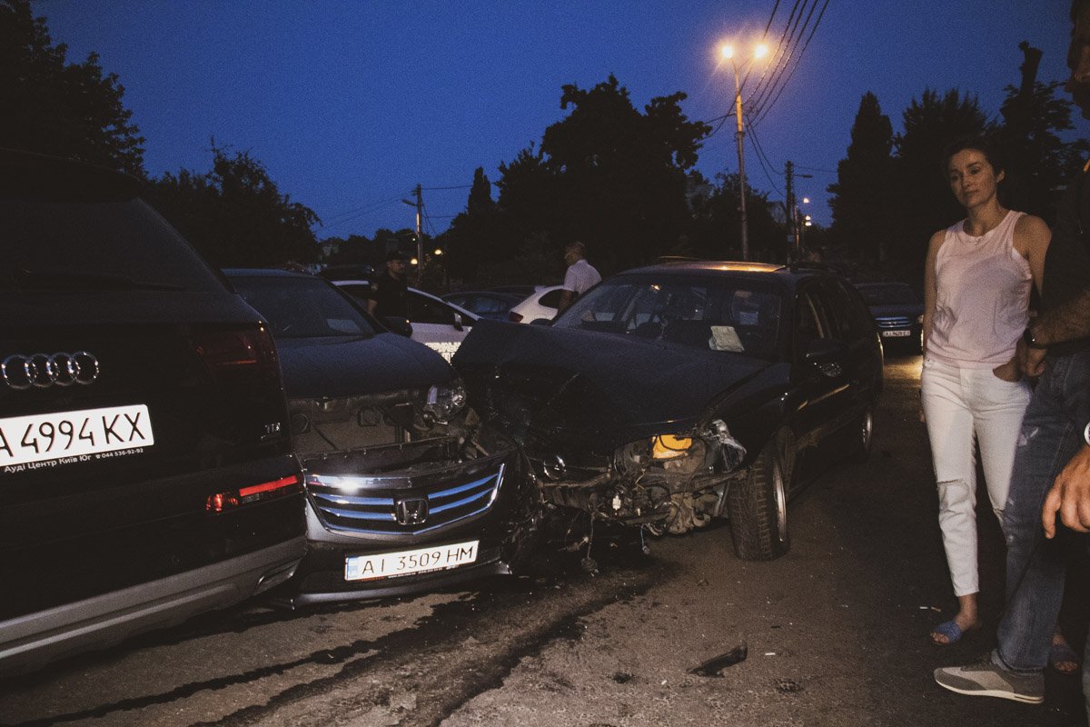 24 июня в Киеве по адресу улица улица Олега Кошевого, 2 автомобиль Opel влетел в припаркованные автомобили 24 июня в Киеве по адресу улица улица Олега Кошевого, 2 автомобиль Opel влетел в припаркованные автомобили
