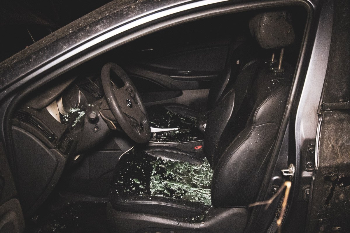 Автомобиль выгорел практически полностью Автомобиль выгорел практически полностью