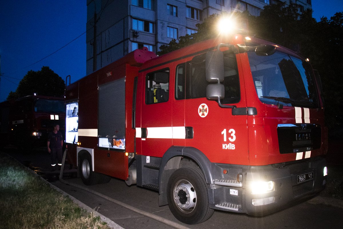 На месте работали две единицы техники и около 10 человек личного состава На месте работали две единицы техники и около 10 человек личного состава