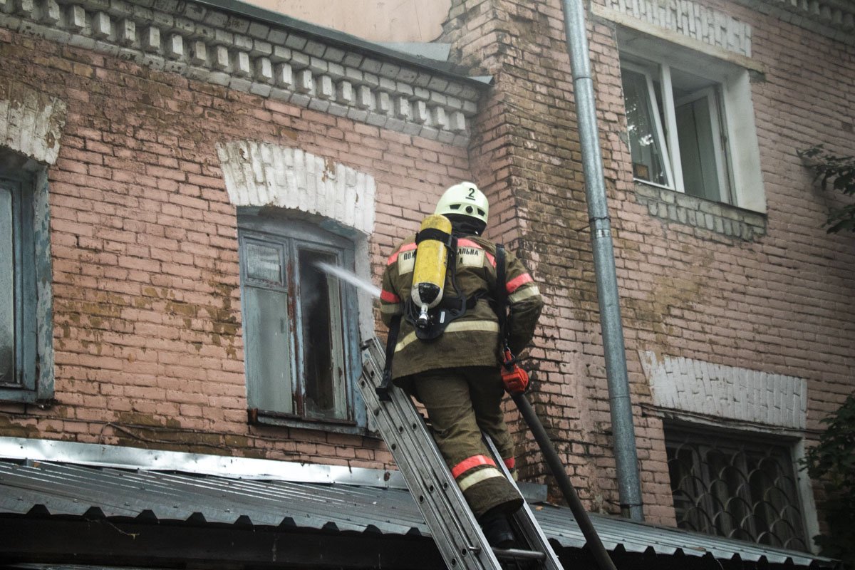 На тушение пожара подавали три ствола