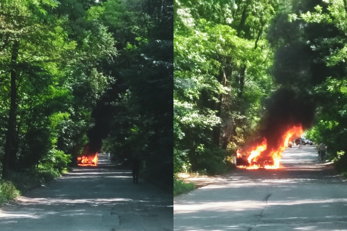 В Дарницком районе Киева на улице Бориспольской на ходу загорелся автомобиль