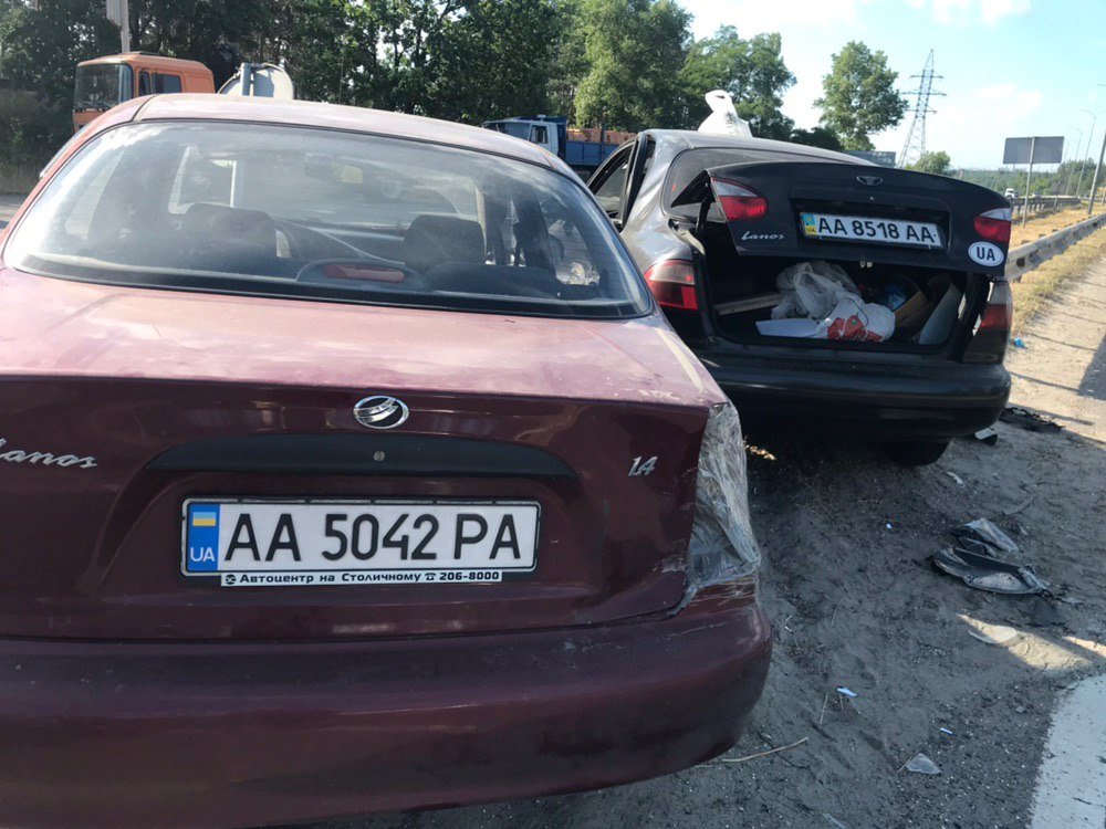 В результате аварии один из водителей получил серьезную травму головы